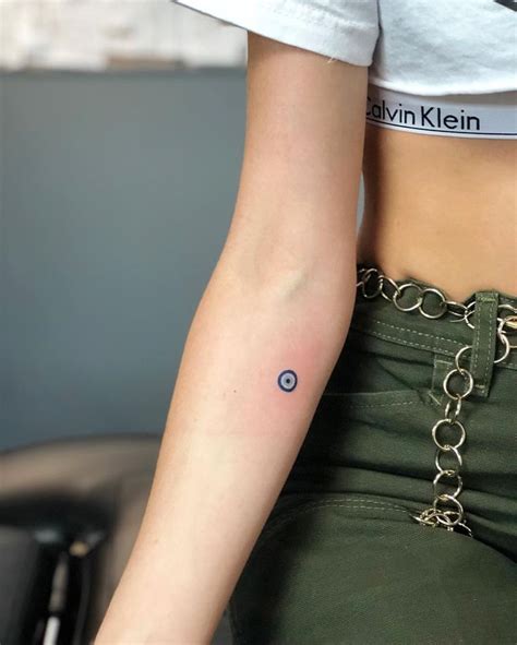 Türkisches Evil Eye Tattoo Minitattoos En 2020 Tatuajes Pélvicos
