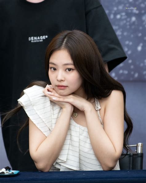 Blackpink Jennies Reaction To Her Fan Cam Cheating On Her Is All Too