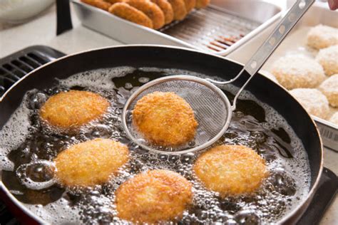 111400 Deep Fried Food Stock Photos Pictures And Royalty Free Images