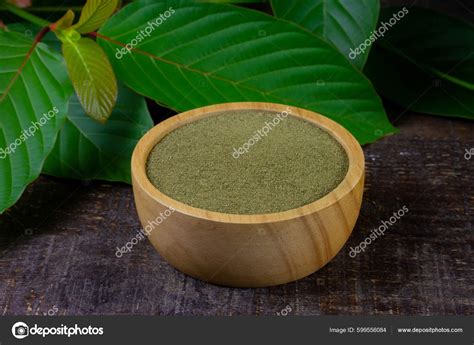 Mitragyna Speciosa Korth Kratom Powder Wooden Bowl Wtih Green Leaf