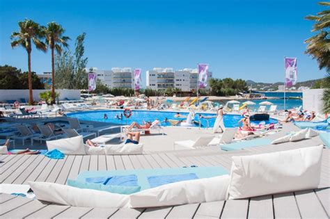 Blue star apartments are approx 50 metres from the nearest beach in san antonio bay and within 300 metres of a variety of shops, bars and restaurants. Top hotels for clubbers you need to check out now | Ibiza Spotlight