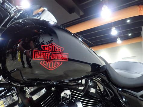 Oem Harley Davidson Motorcycle Shield Gas Tank Decals 2pc Set New
