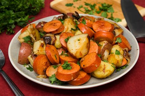 I use mayo and mix half with sweet relish and the other half with dill. Ring Bologna Bratkartoffeln (Fried Potatoes) - Schaller ...