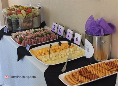 Food serving ideas for graduation parties. Best Graduation Party Food ideas, best grad open house food decor gift