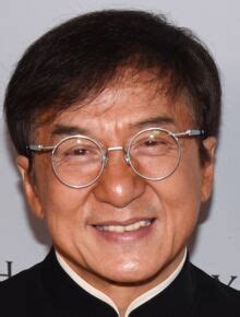 Jackie Chan La Biographie De Jackie Chan Avec Voici Fr