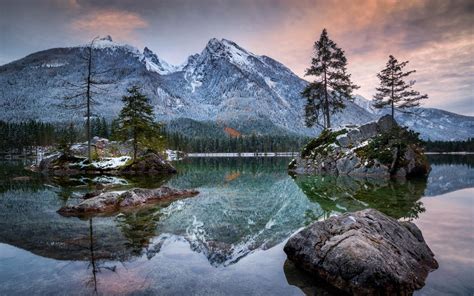 Bayern Hintersee See Berge Alpen Bäume Steine Dämmerung