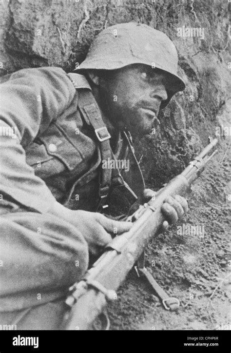 German Soldier At The Eastern Front 1942 Stock Photo Alamy