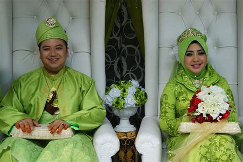 Majlis pertunangan 8 disember 2014 noor munirah aini binti mutalib 14 januari 1991 mohd zulhusni 5 disember 1990 majlis perkahwinan munirah & zulhusni 20.09.15 kem bumi kerana sudi hadir. Butik D'Sya, Muslimah Bridal Collections: majlis ...
