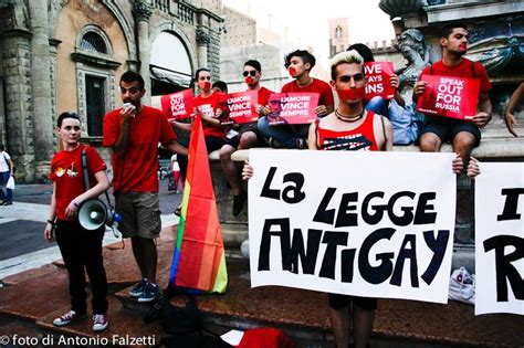Ebc Protestos Em Vários Países Do Mundo Pedem O Fim Da Lei Antigay Da