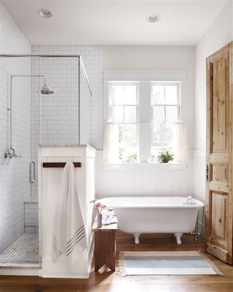 Clawfoot tubs bring an elegance and ambiance to any bathroom in which they're installed. Diy Clawfoot Tub Shower Curtain ~ Marvelous House
