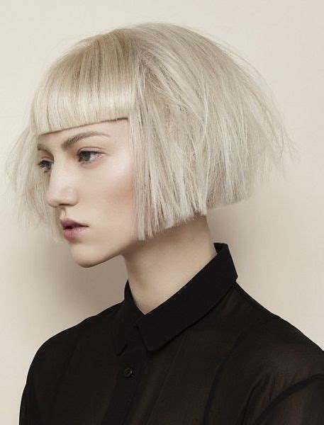 Choppy bobs are created using standard or razor shears to cut shorter sections of the hair. Bob kapsel met pony