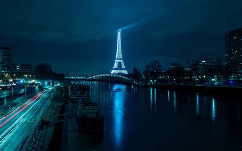 2560x1600 Eiffel Tower Light Show At Night 2560x1600 Resolution