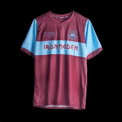 Iron maiden do have a connection to west ham as steve harris is believed to be a fan and he does tend to have a club logo on his guitar, so he must be delighted to see the band's name across a new away. Camisa Iron Maiden x West Ham Home 2019-2020 » Mantos do ...