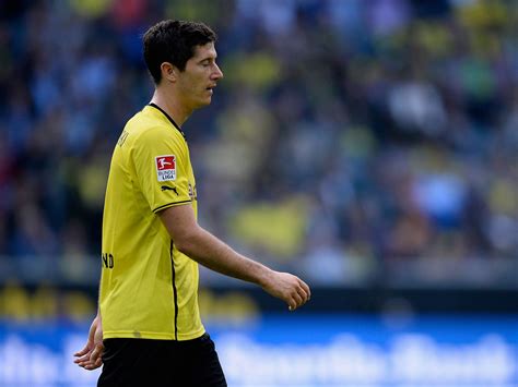 According to borussia dortmund director michael zorc, speaking in february 2013, lewandowski would not be renewing his contract with the club, and would leave either in the lewandowski played his final match for dortmund in the 2014 german cup final against bayern munich on 17 may. Borussia Dortmund striker Robert Lewandowski receives a £ ...