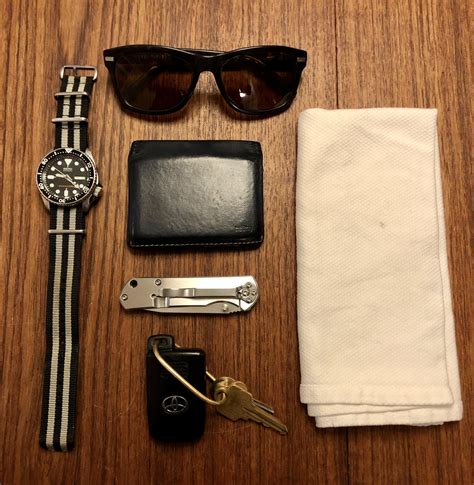 True EDC - a gentleman always carries a handkerchief (and iPhone - not pictured) : EDC