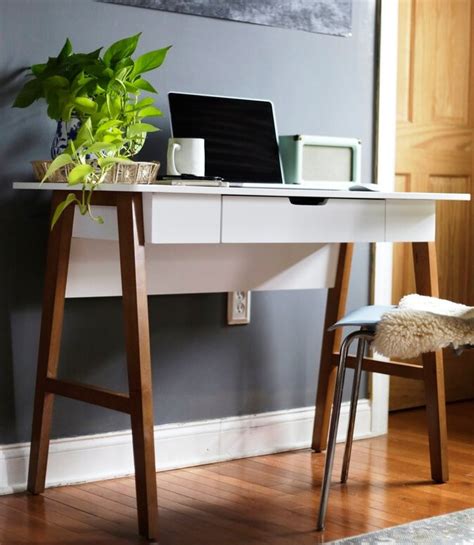 Modern Desk Designs For Functional And Enjoyable Office Spaces