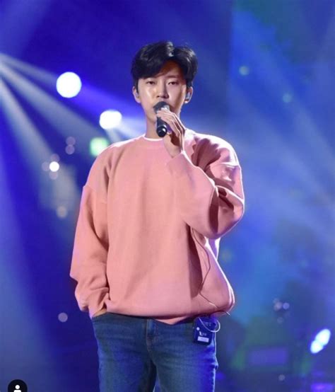 19 (기선제압✨) 임영웅 발전한 실력으로 발리슛 한 번에 성공↗. 임영웅, '미스터트롯' 콘서트 리허설 현장…"남자는 핑크지 ...