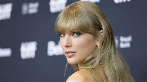 See Taylor Swifts First Solo Poster For Upcoming Film Amsterdam Iheart