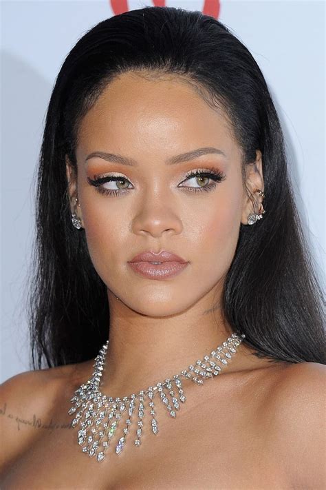 Rihanna Signs Lvmh Beauty Deal Rihanna Rihanna Fenty Rihanna Photos