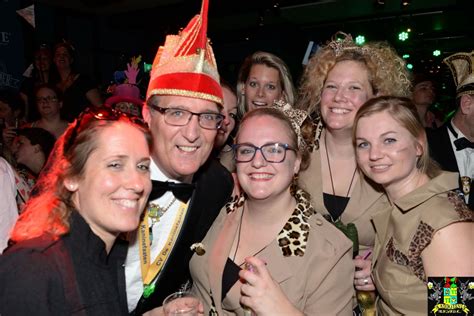 In deze aflevering zagen we hoe brabanders david (50) en gine (48) naar het spaanse aspe afreizen om. Ik vertrek