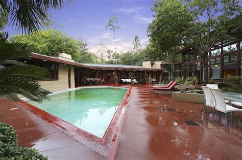 Frank Lloyd Wrights Lone Star Style 3m Gets You This Pool Hugging