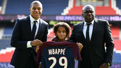 It appears he's had some arguments with leonardo, the sporting director. PSG : Mbappé dans le groupe face à Metz - BeSoccer