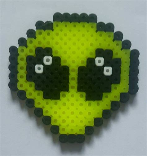 Retro Alien | Crafty, Etsy, Perler beads