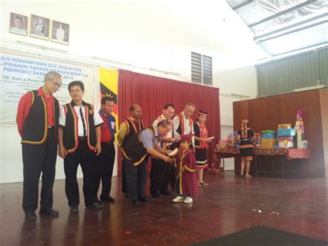 Puan sumarti samsuddin dan cikpuan aidayatey azman u1315, jalan jumidar buyong, 87000 wilayah persekutuan labuan.(belakang kensington) tel : Majlis Penyampaian Sijil Taska dan Tadika Bahasa Warisan ...