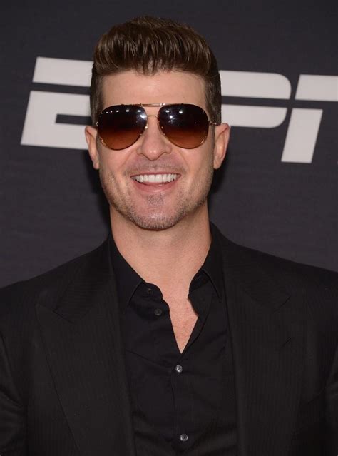 Robin Thicke Thanks Fans For Support After Tour And Marriage Troubles