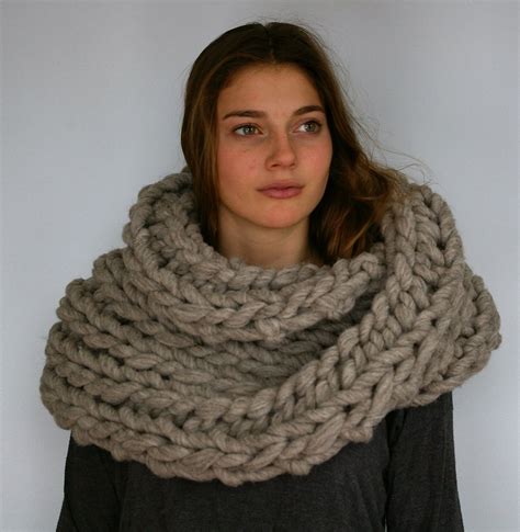 Knit Scarf Hand