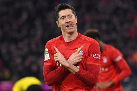 Latest news and rumours on robert lewandowski, a polish professional footballer who plays for bayern munich, and also plays for the poland national team. Robert Lewandowski, Bayerns beste nummer 9 aller tijden ...