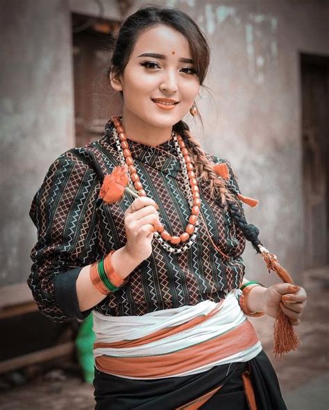 10 Beautiful Newari Girls Pictures Traditional Outfits Traditional Fashion Tibetan Clothing