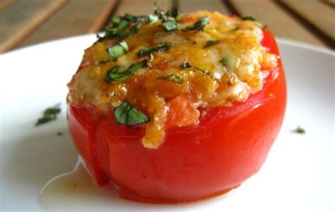 Si preparano solo in primavera ed estate e solitamente lo scopo è metterli nei barattoli per usarli poi inverno. Pomodori ripieni alla caprese (Ricetta da scaricare gratis)