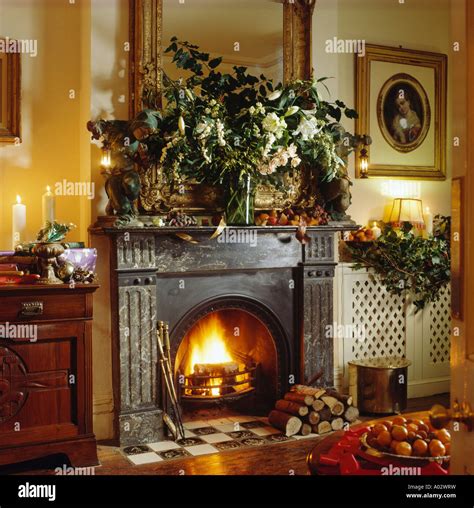 Gusseiserne Traditionellen Kamin Im Wohnzimmer Weihnachten Mit