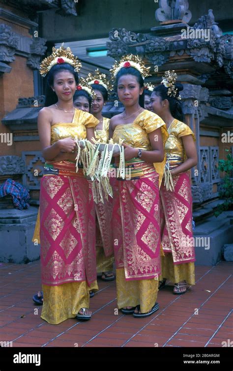 Indonesia Bali Girls In Traditional Dress Welcome Ceremony Stock