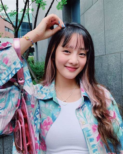 The members are miyeon, minnie, soojin, soyeon, yuqi, and shuhua. GIDLE MINNIE 05.26 em 2020 | Soyeon, Cabelos pretos com ...