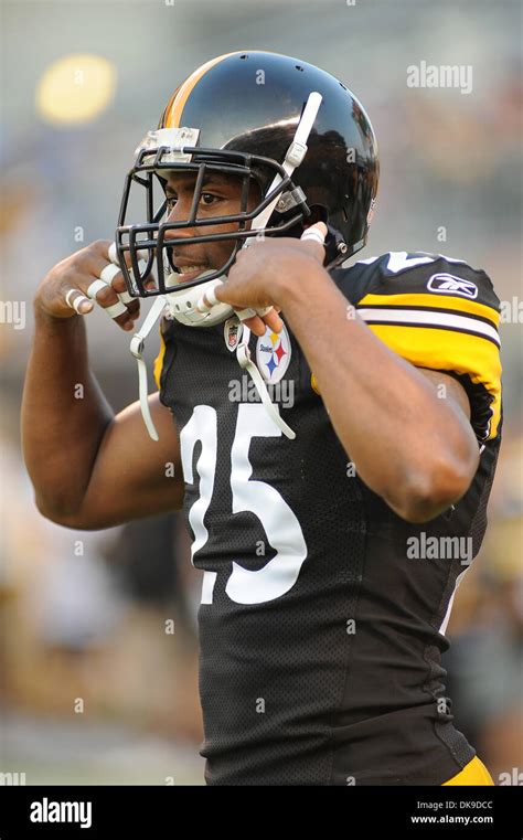 Aug 18 2011 Pittsburgh Pennsylvannia Us Pittsburgh Steelers Safety Ryan Clark 25 Gets
