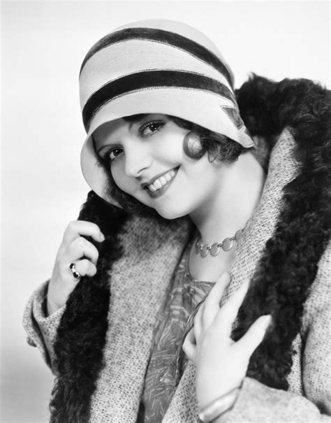 25 Vintage Portraits Of Beautiful Women With Cloche Hats In The 1920s