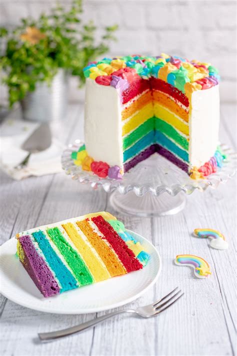 La Rainbow Cake O Torta Arcobaleno è Un Dessert Davvero Spettacolare