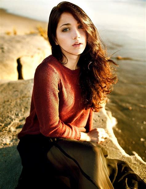 Emily Rudd Character Inspiration Girl Emily Brunette Beauty