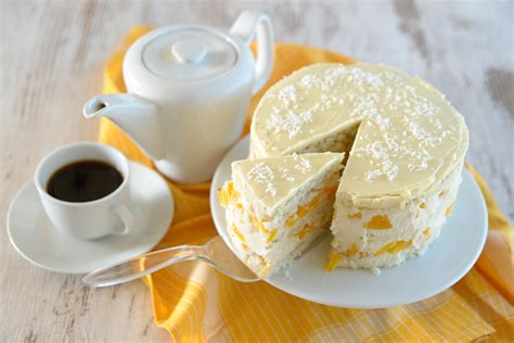 Nel frattempo, occupati delle pesche. Torta soffice con crema chantilly e pesche sciroppate: la ...