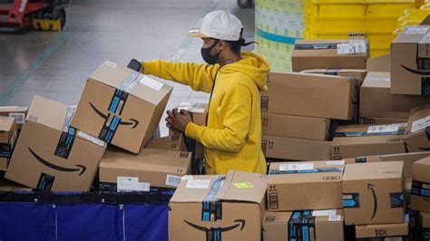 How Many People Work At Amazon — Quartz