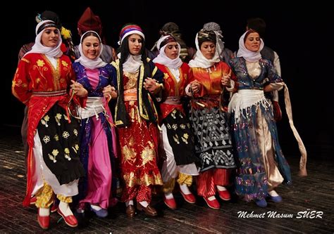 Kurdish Folk Dance Traditional Dance Traditional Outfits Kinds Of