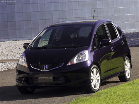 Find detailed specifications and information for your 2008 honda fit. 2008 Honda Fit Test Drive Review - CarGurus