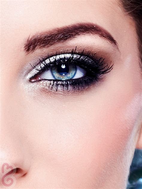 Deep set eyes require small tweaks in your technique to achieve the perfect makeup look. Pictures : Makeup for Deep Set Eyes - Makeup For Deep Set Eyes