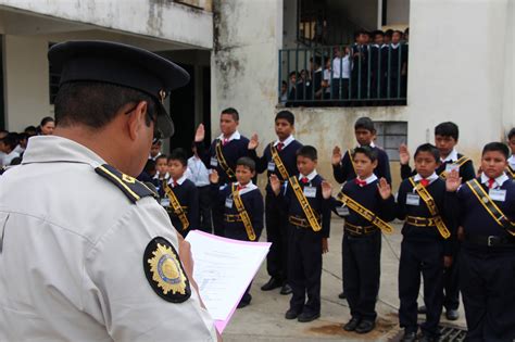 Policía Nacional Civil De Guatemala Alumnos Son Juramentados Por La