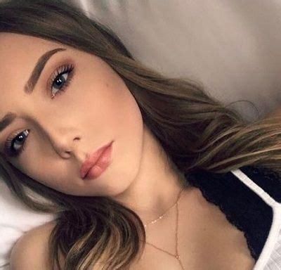 She was born before eminem became one of the biggest stars of all time in the music industry and her parents struggled to make ends meet and provide her with a decent upbringing. Hailie Jade Mathers Wiki (Eminem's Daughter) Age, Height, Bio, Family
