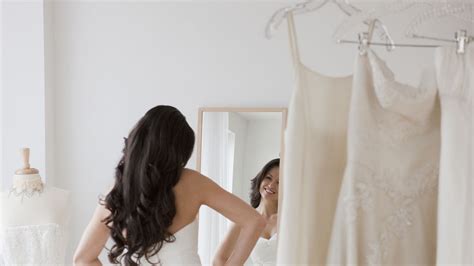 What To Wear When Trying On Wedding Dresses Glamour