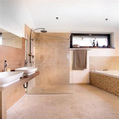 Bad sanieren und renovieren lassen aus einer hand in stuttgart zum fairen und günstigen kosten festpreis. Gefliestes Badezimmer mit viel Freiraum - Plan E 15 ...