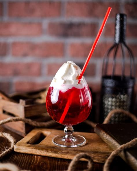 free photo refreshing cocktail with whipped cream on top